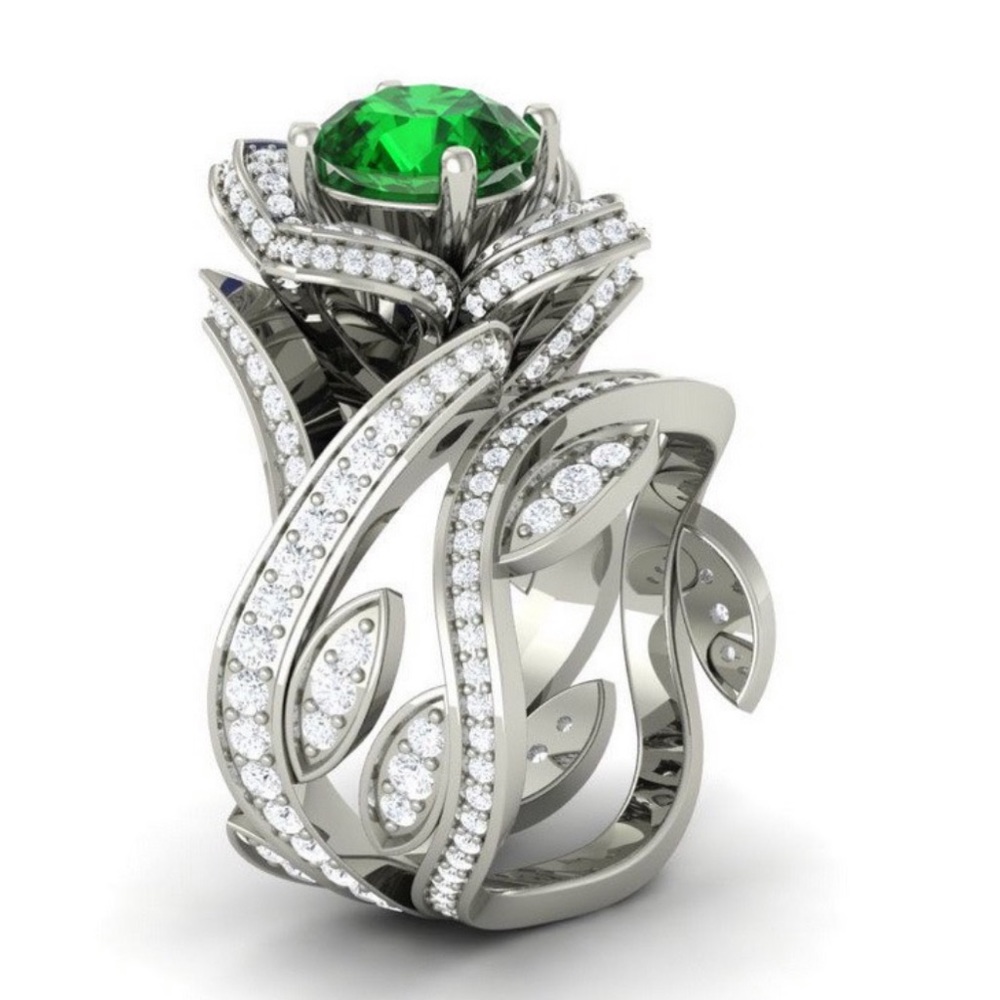 Rose 🌹 ring with a green stone!